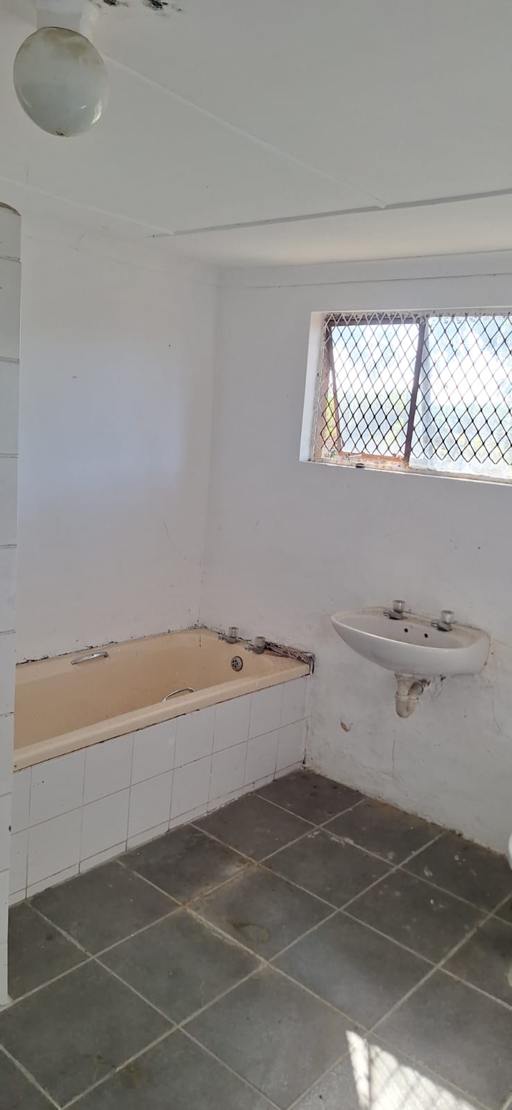 Commercial Property for Sale in Cove Ridge East Eastern Cape